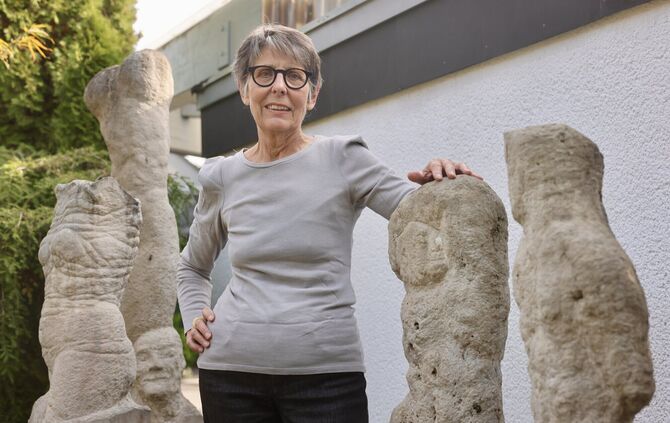 Neben Skulpturen gehören auch Gemälde zum Werk von Beate Wieselhuber-Schneider.