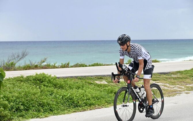Knapp 4 km Schwimmen, 180 km Radfahren, rund 42 km Laufen: Das macht der 71-Jährige aus Stetten nicht zum ersten Mal. Nun auch i