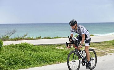 Knapp 4 km Schwimmen, 180 km Radfahren, rund 42 km Laufen: Das macht der 71-Jährige aus Stetten nicht zum ersten Mal. Nun auch i