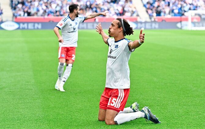 Lässt sich nach seinem Tor zum 1:0 feiern: Yussuf Poulsen.