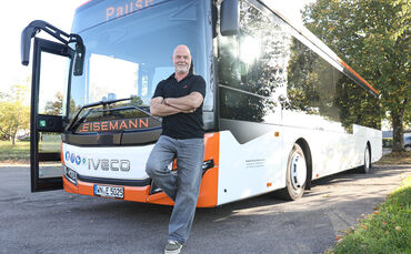 Mit 62 Jahren den Traumjob gefunden: Carl Waldenmaier ist jetzt Busfahrer.