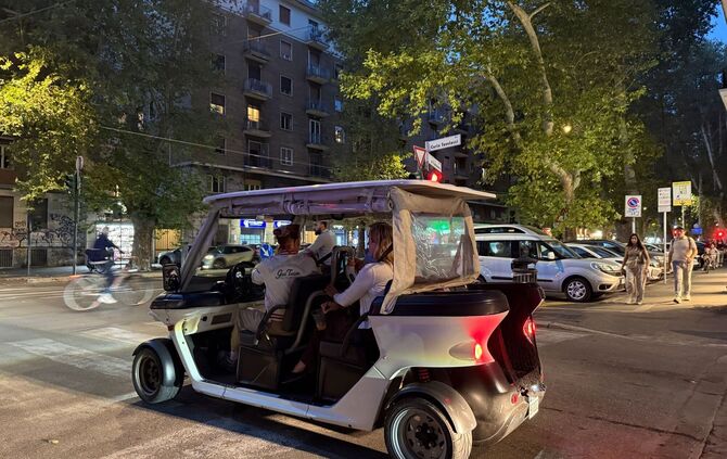 Einsatz von Golfcarts für Stadtrundfahrten in Rom