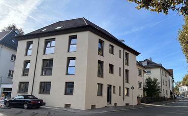 Bahnhofstraße 67, Ecke Martin-Luther-Straße, gegenüber der Weidachstraße.