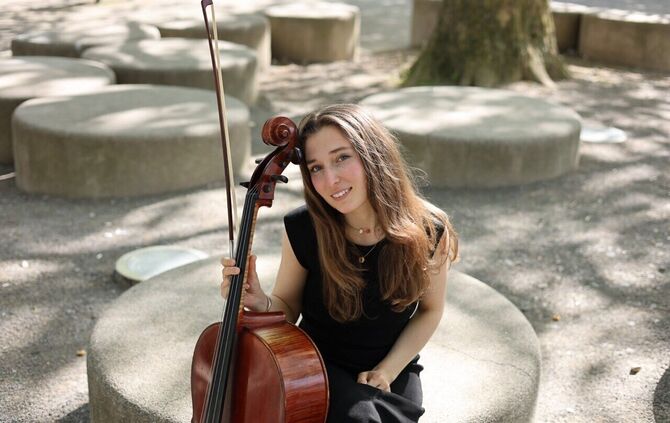 Cellistin Anna de Belsunce ist Solistin beim Konzert des Kammerorchesters Murrhardt.