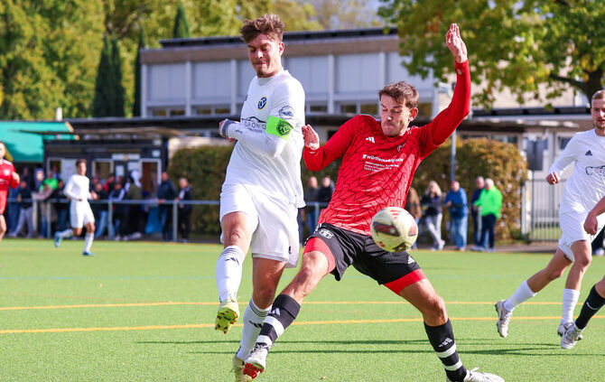 Der TSV Schmiden (in Weiß) um Oliver Bach ging gegen den FC Welzheim als Sieg vom Platz.