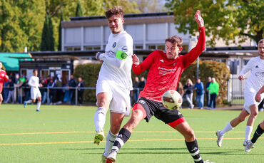 Der TSV Schmiden (in Weiß) um Oliver Bach ging gegen den FC Welzheim als Sieg vom Platz.