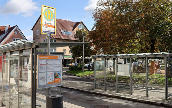 Der Mann soll sich an der Bushaltestelle am Seeplatz entblößt haben - auch Kinder sahen zu (Symbolfoto).