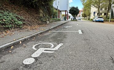 Die drei Rollstuhlfahrer-Parkplätze beim Forum Mitte in der Blumenstraße in Waiblingen.