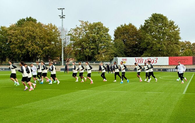 Der VfB bereitet sich im Abschlusstraining auf das Champions-League-Spiel bei Slovan Bratislava vor. Mit dabei ist auch Abwehrch