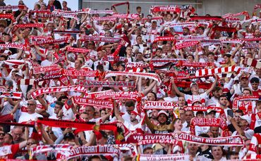 Die Auswärtsdauerkarte ermöglicht treuen VfB-Fans, ihre Mannschaft auch bei Spielen in fremden Stadien zu unterstützen.
