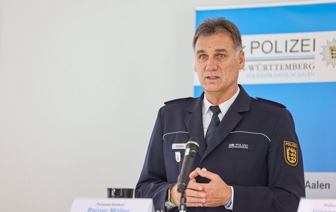 Polizeipräsident Reiner Möller im Februar 2026 bei der Analyse der Kriminalitätsstatistik. Jetzt geht er in den Ruhestand.