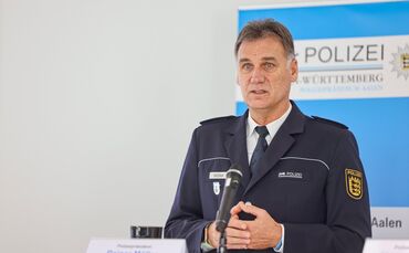Polizeipräsident Reiner Möller im Februar 2026 bei der Analyse der Kriminalitätsstatistik. Jetzt geht er in den Ruhestand.