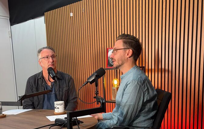 Peter Schwarz (links) und Alexander Roth diskutieren über sinnvolle und eher sinnlose Strategien gegen den AfD-Erfolg.