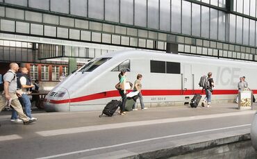 Ein ICE im Bahnhof Stuttgart.