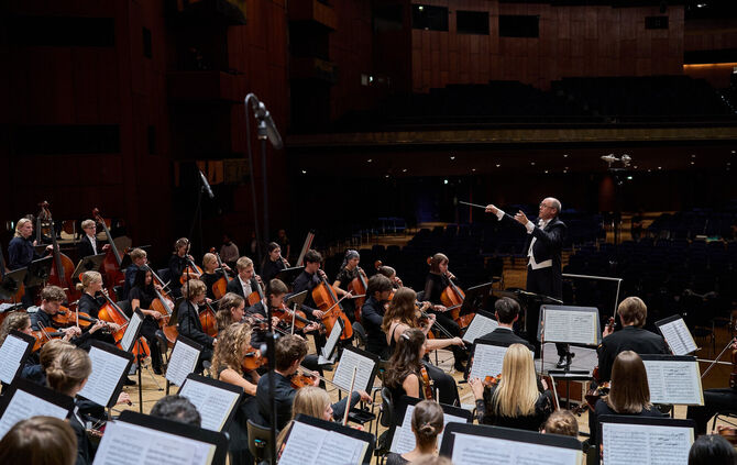Das Schüler-Symphonie-Orchester Baden-Württemberg unter der Leitung von Christoph Wagner.
