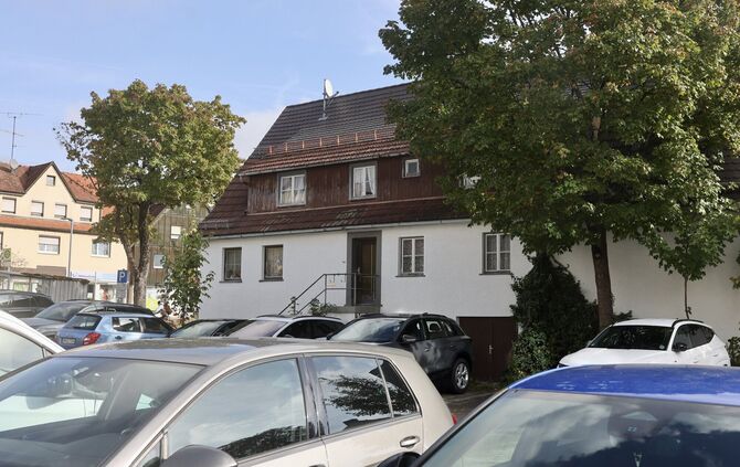 Das Gebäude, in dem die Polizei zuletzt Einsätze geübt hatte, wird abgerissen. Was entsteht da hinter der VR-Bank?