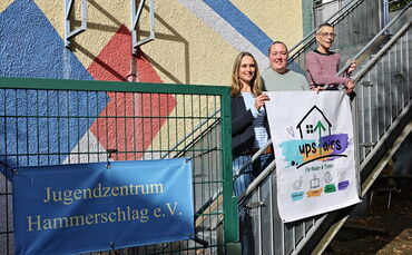 Zum "Upstairs" geht es – wie der Name schon verrät – hoch ins Obergeschoss. Esther Dostal, Iris Schaffer und Simone Vestner (v. 