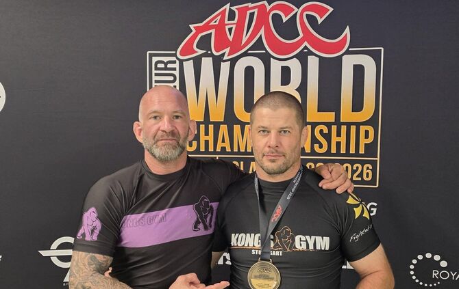 In Krakau konnte Kampfsportler Michael Flathau (rechts), der das Kongs Gym in Schorndorf leitet, sein Können unter Beweis stelle