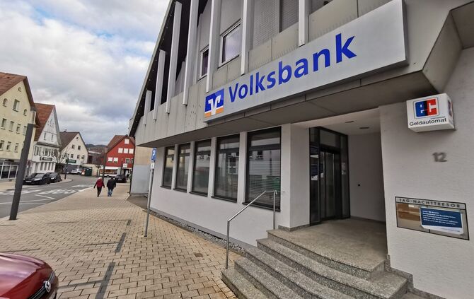 Bis zum Hochwasser vor anderthalb Jahren war hier in Rudersberg die Volksbank beheimatet.