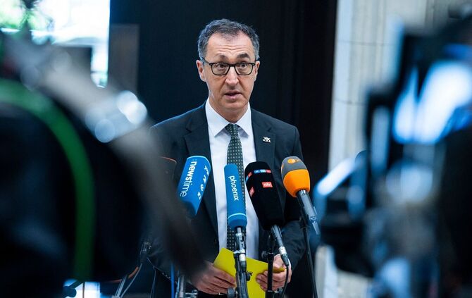 Cem Özdemir, Ministerpräsident von Baden-Württemberg, spricht im Bundesrat vor Medienvertretern. (Archivbild)