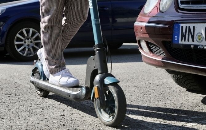 Wie bei Autofahrern hält sich auch nicht jeder E-Scooter-Fahrer an die Verkehrsregeln.
