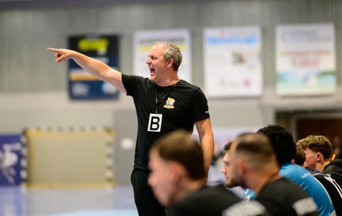 Trainer Tim Baumgart will am Wochenende endlich den ersten Heimsieg mit seinem VfL Waiblingen einfahren.