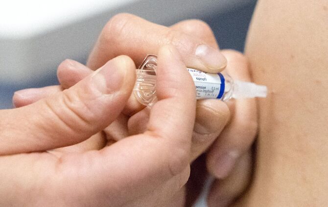 Es nehmen neben vielen öffentlichen Apotheken auch Arztpraxen, Gesundheitsämter, arbeitsmedizinische Dienste und andere Impfstel