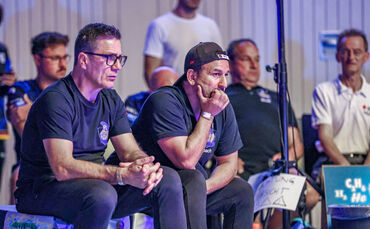 Sehnen die dreiwöchige Pause herbei: Das ASV-Trainerduo Jörg Sänger (li.) und Sedat Sevsay.
