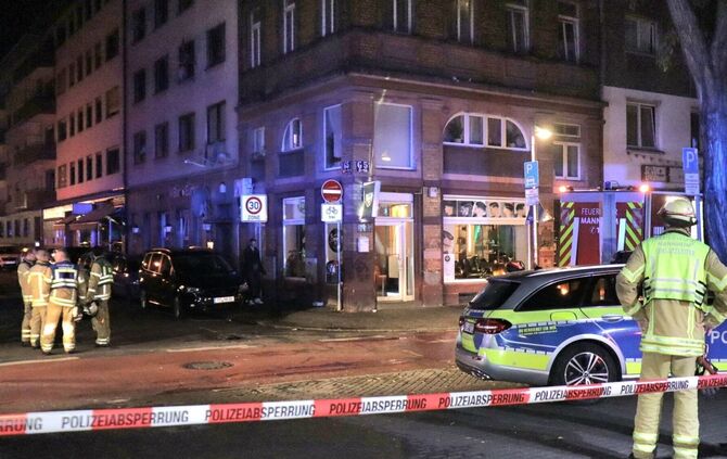 Nach einem Brand in einer Gaststätte in der Mannheimer Innenstadt ist eine tote Frau gefunden worden.