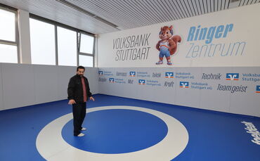 Vorstand und Cheftrainer Sedat Sevsay im neuen Ringer-Zentrum des ASV Schorndorf.