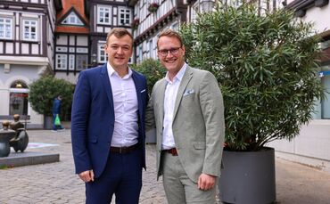 Die Bürgermeister von Plüderhausen und Urbach, Benjamin Treiber (links) und Marcel Schindler kamen zum Redaktionsgespräch nach S
