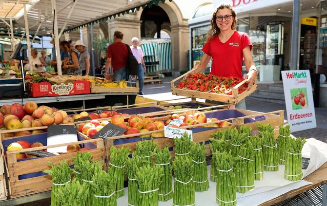 Obstbau im Wandel: Erdbeeren gibt es beim Hofmarkt Schmid nur noch saisonal, frühe Erdbeeren werden nicht mehr angebaut, sagt Al