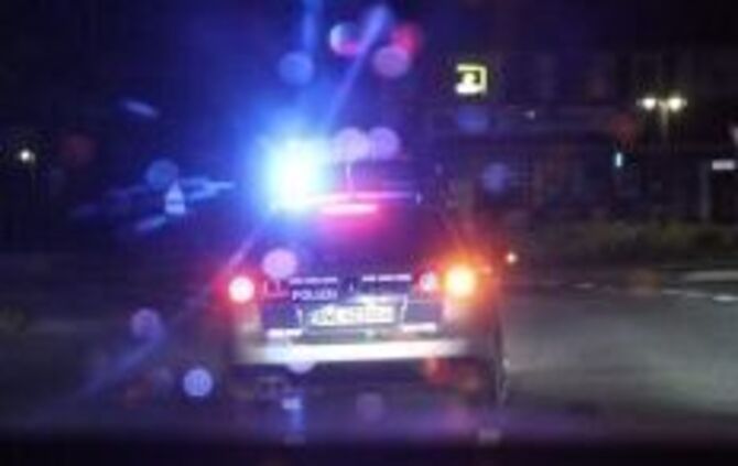Der 26-jährige Unfallverursacher wird von der Polizei gestellt. (Symbolfoto)