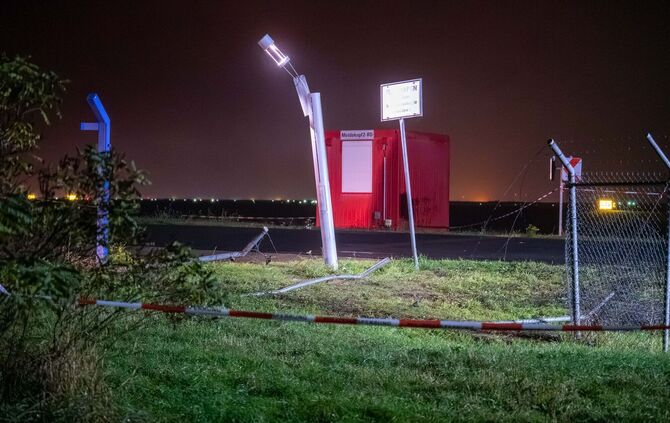 Polizeieinsatz am Flughafen Leipzig/Halle - Zaun beschädigt