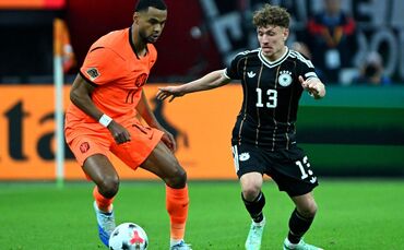Gab gegen die Niederlande sein Länderspiel-Debüt: Philipp Treu (rechts). (Archivbild)