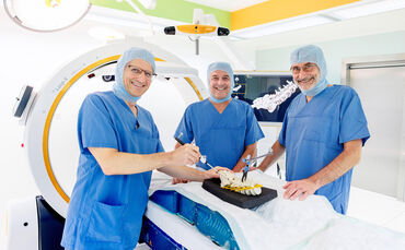 Schlagkräftiges Team mit modernster Medizintechnik: Chefarzt Dr. Jürgen Nothwang (rechts), sein zukünftiger Nachfolger Prof. Ren