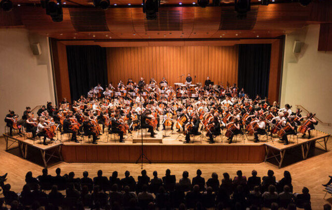 Das Deutsche Cello-Orchester in Aktion.