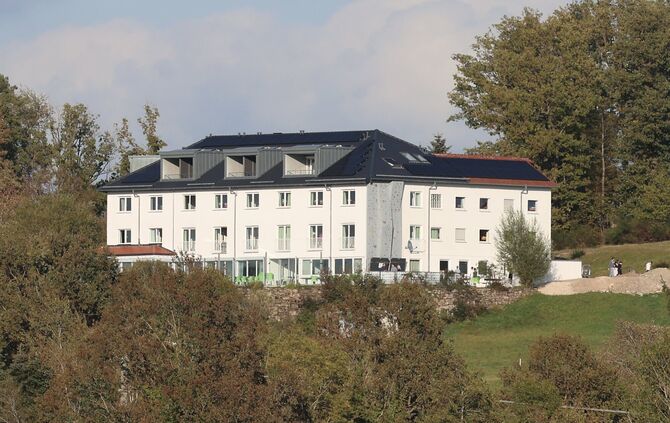 Das markante Gebäude oberhalb der Backnanger Bucht ist weithin sichtbar.