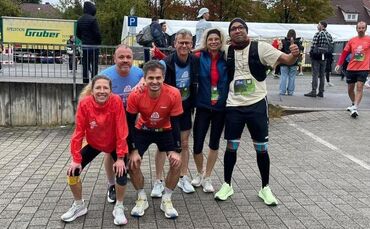 Hoch motiviert vor dem Start: Die "Lauf geht's"-Marathongruppe.