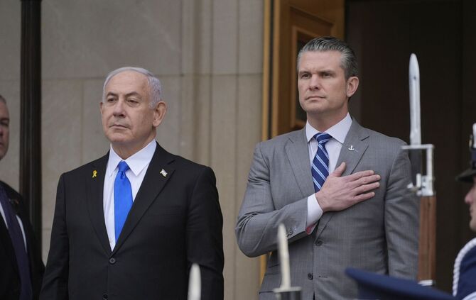 Benjamin Netanjahu und Pete Hegseth