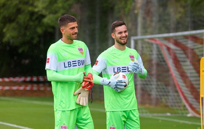 Lange war unklar, wer das VfB-Tor gegen Madrid hüten soll – Dennis Seimen (rechts) oder Fabian Bredlow?