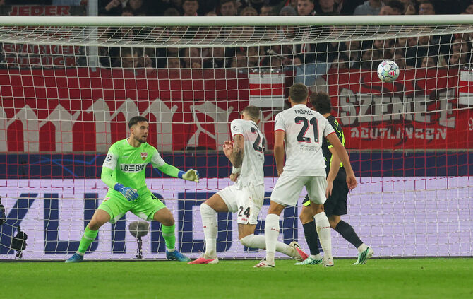 Dennis Seimen erlebte gegen Atlético Madrid sein Champions-League-Debüt. Der junge VfB-Torhüter wurde lange kaum gefordert, war