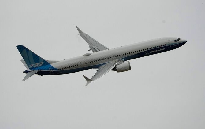 Boeing 737 MAX 10