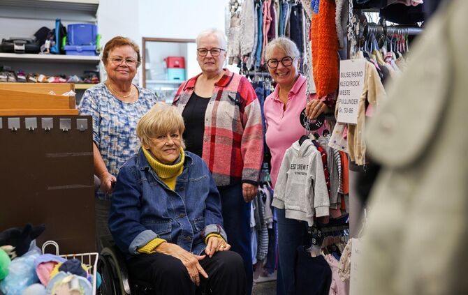 15 Jahre Kleiderladen Pfiffikus in den Ladenräumen im EG der Arnold-Galerie: Das Bestehen wird mit einem Sonderverkauf gefeiert.