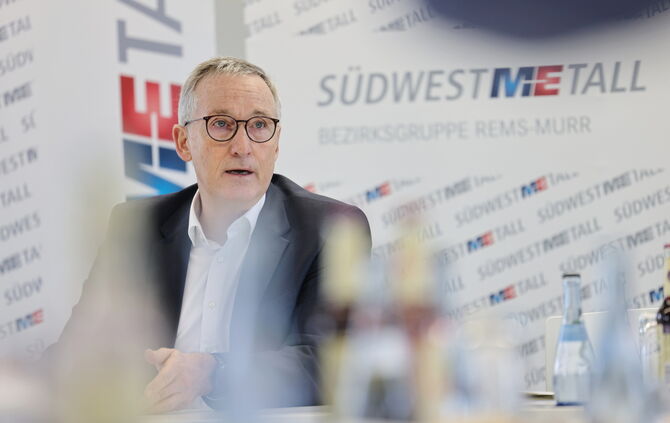 Michael Prochaska, Vorsitzender der Südwestmetall-Bezirksgruppe, geht in den Ruhestand und legt das Ehrenamt nieder.