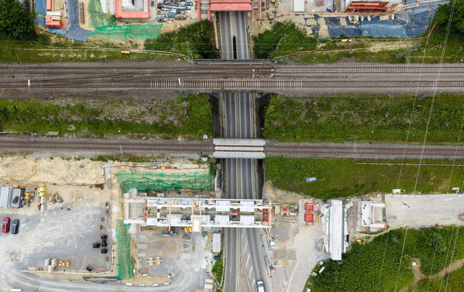 Die Bahnbrückenbaustelle bei der B14 in Backnang.