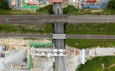 Die Bahnbrückenbaustelle bei der B14 in Backnang.
