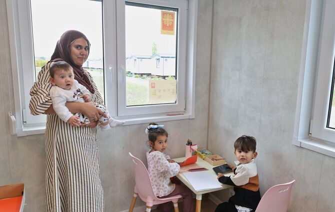 Für das Interview kehrte Muzhda Khaliqyar mit ihren Kindern noch einmal in die Flüchtlingssiedlung in Beinstein zurück.