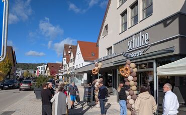 Sonnig war's morgens bei der Eröffnung der neuen Filiale der Bäckerei Schulze in Rudersberg und es herrschte viel Betrieb.