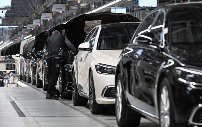 Mercedes-Benz will Autos künftig modularer fertigen statt auf Plattformen. (Archivbild)